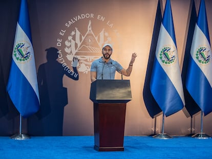 Nayib Bukele giving a press conference on Sunday, February 4, at the Sheraton Hotel in San Salvador.