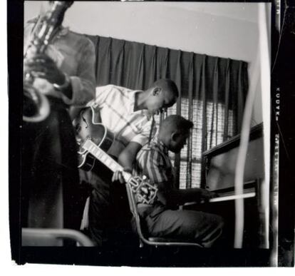 Pookie Johnson, Wes y Buddy en el Bar Turf