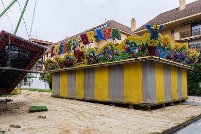 Atracciones de feria cerradas en Vilassar de Mar.