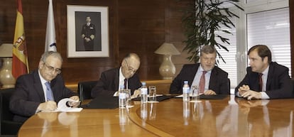 Desde la izquierda, Enrique Rodriguez Segura, director industrial de Navantia; Jesus de Miguel, responsable de Ondimar; Gonzalo Mateo-Guerrero, director comercial de Navantia; y Aitor Aznar, también de Ondimar.