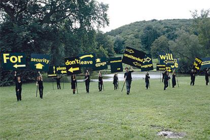 'For security' (2004), de Jordi Colomer.