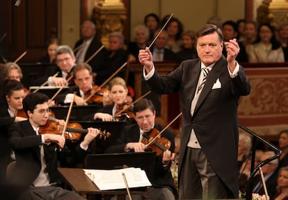 El director alemán Christian Thielemann, este lunes, al frente de la Orquesta Filarmónica de Viena en el Concierto de Año Nuevo.