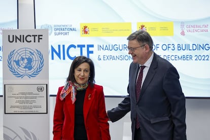 El presidente de la Generalitat, Ximo Puig, y la ministra de Defensa, Margarita Robles, inauguraron un nuevo edificio de las Naciones Unidas en Quart de Poblet. Albergará oficinas dedicadas a la transformación digital de esta organización.