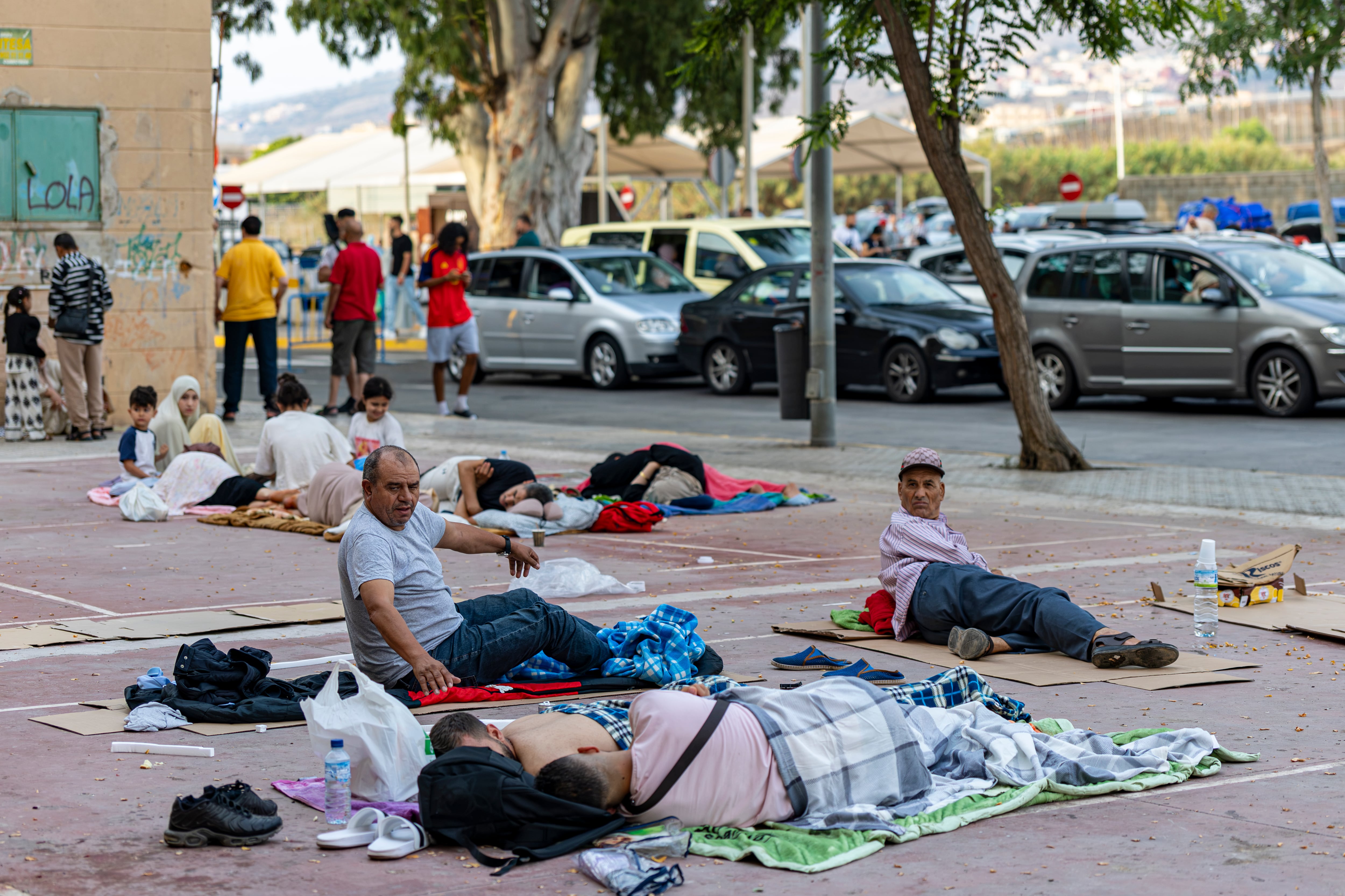 Melilla contiene la presión en su frontera cerrada