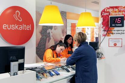 Punto de venta de Euskaltel, en Bilbao.