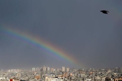 Un arcoíris visto sobre la ciudad de Gaza, el 14 de diciembre de 2016.