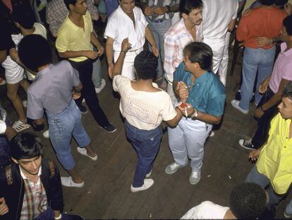 Panorámica de un bar gay en Rio de Janeiro en 1985.