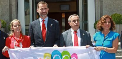 El príncipe Felipe junto a Alejandro Blanco y Ana Botella.