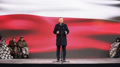 Andrzej Duda ofrece un discurso durante una ceremonia que conmemora a las víctmas del régimen comunista este jueves en Varsovia.