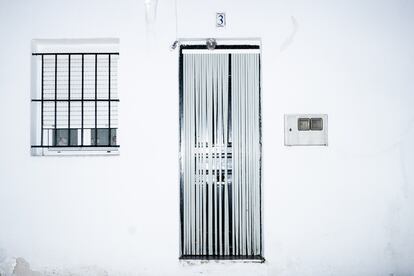 Entrada a una vivienda de la colonia.