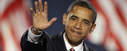 El candidato demócrata, Barack Obama, saluda durante su discurso en el Grant Park de Chicago.