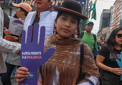 Las mujeres salieron a protesta la tarde del domingo 24 de noviembre en las calles de La Paz (Bolivia).