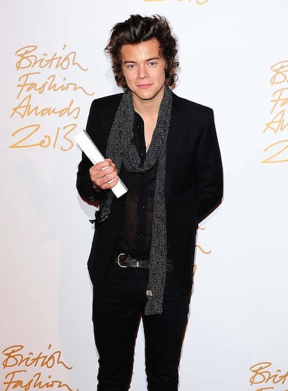 Harry Styles, de One Direction, posaba orgulloso con su premio al estilo británico.