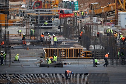 Imagen de las obras de remodelación del Camp Nou, en Barcelona.