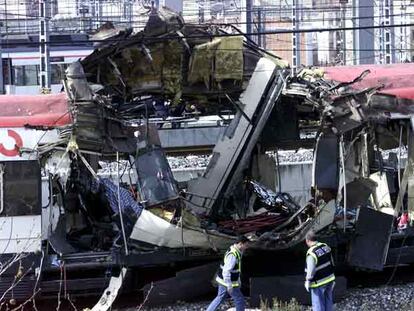Restos de un vagón de cercanías destruido en la estación de Atocha por una de las bombas del 11 de marzo de 2004.