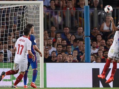 Messi marca el tercer gol del Barça.