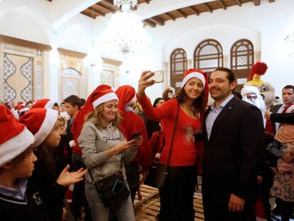 El primer ministro Hariri celebra la navidad con ni&ntilde;os hu&eacute;rfanos en Beirut.