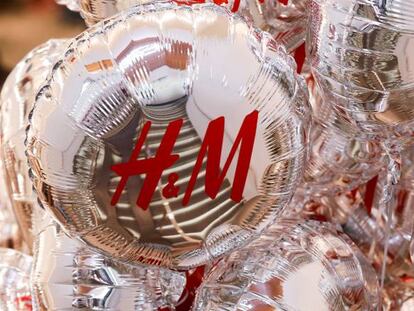 Globos con el logo de H&M