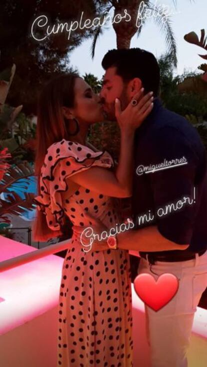 El beso de Paula Echevarría y Miguel Torres en el cumpleaños de la actriz.