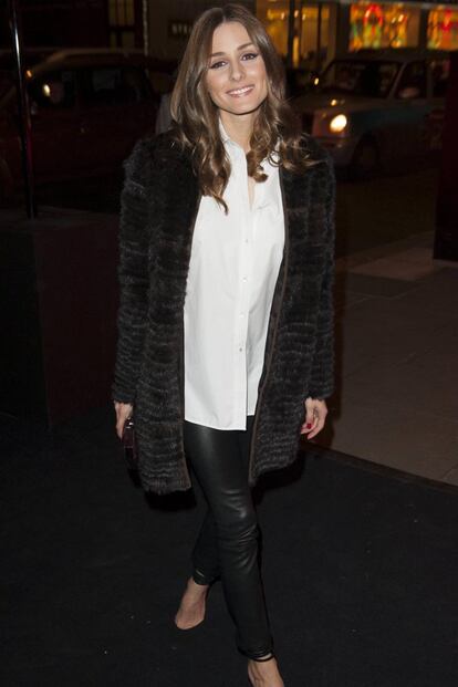 Olivia Palermo optó por la tendencia oversize para la fiesta de la diseñadora Carolina Herrera en Londres.