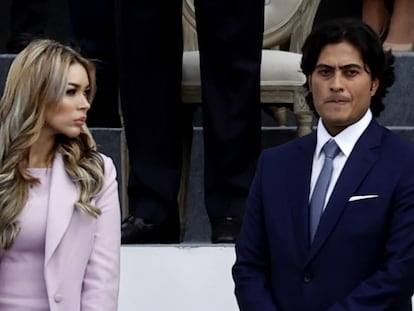 Nicolás Petro Burgos, hijo del presidente Gustavo Petro  junto a su exesposa Day Vásquez en la ceremonia de investidura del presidente Gustavo Petro, en la Plaza Bolívar de Bogotá.