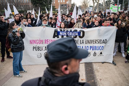Manifestación en la Universidad Complutense en contra de la medalla concedida a Isabel Díaz Ayuso, en enero de 2023.
