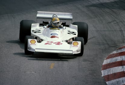 Harald Ertl conduce un Hesketh en el Gran Premio de Mónaco en 1976.