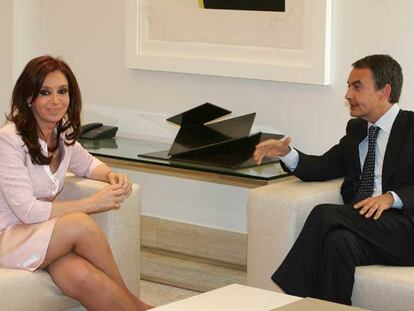 Cristina Fernández de Kirchner, con el presidente José Luis Rodríguez Zapatero.