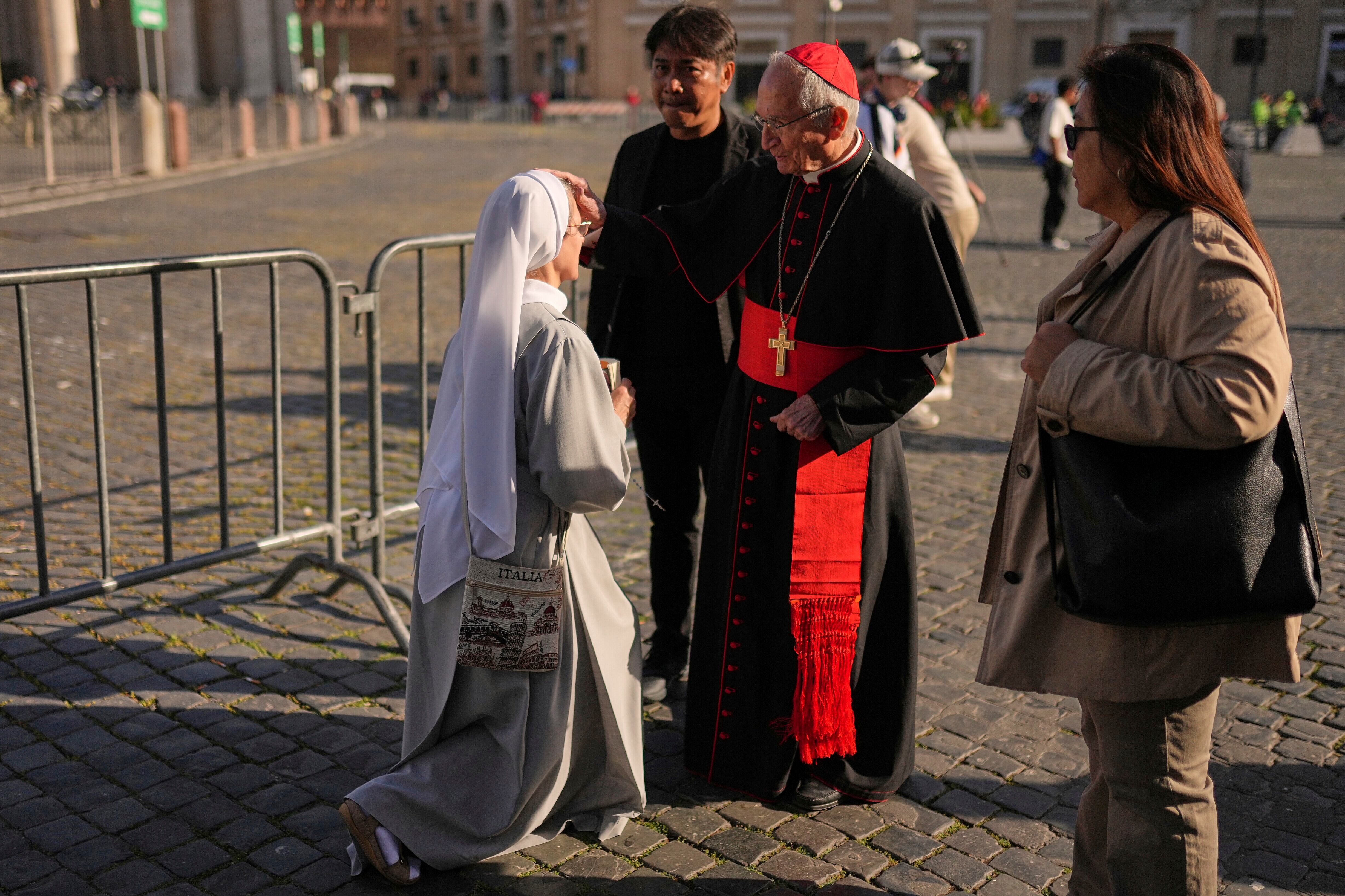 Comienza la primera congregación de cardenales para decidir la fecha del funeral del papa
