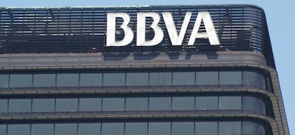 Edificio del Banco Bilbao Vizcaya Argentaria (BBVA), en el complejo Azca de Madrid, obra del arquitecto Francisco Javier S&aacute;enz de Oiza. EFE/Archivo