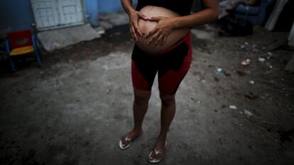 Gr&aacute;vida em Recife, regi&atilde;o Nordeste do Brasil.