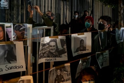 En Ciudad de México, medio millar de personas se han congregado a las puertas de la Secretaría de Gobernación.