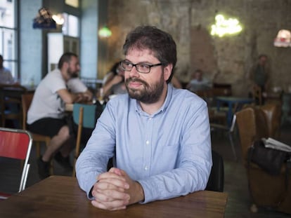  Sergio del Molino en el caf&eacute; Do&ntilde;a Hip&oacute;lita de Zaragoza. 