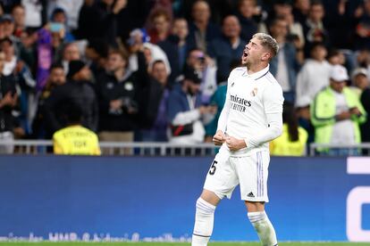 Fede Valverde celebra su gol ante el Sevilla en el Santiago Bernabéu el pasado sábado.