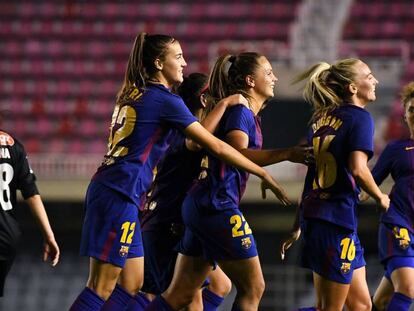 Las jugadoras del Bar&ccedil;a celebran su triunfo ante el Avaldsnes.