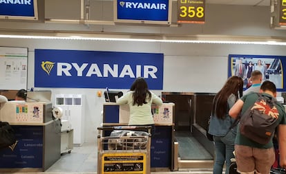 Mostradores de Ryanair en el aeropuerto de Madrid-Barajas.