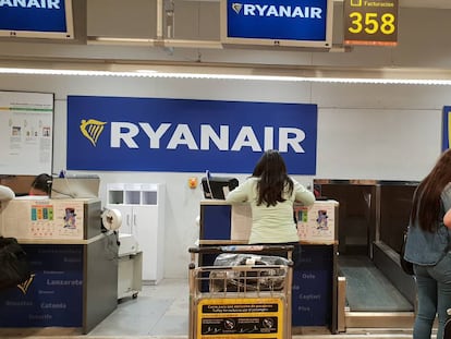 Mostradores de Ryanair en el aeropuerto de Madrid-Barajas.