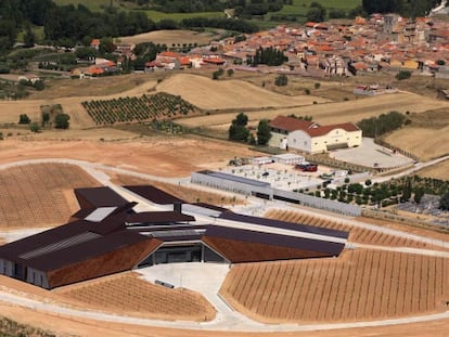 Las bodegas creadas por Foster destacan por su forma de estrella.