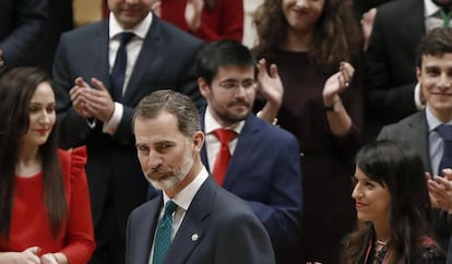 El rey Felipe VI, en la entrega os despachos a la nueva promoción de jueces, en 2018 en Barcelona.