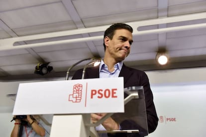 Party chief Pedro S&aacute;nchez announces his resignation.