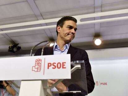 Party chief Pedro S&aacute;nchez announces his resignation.