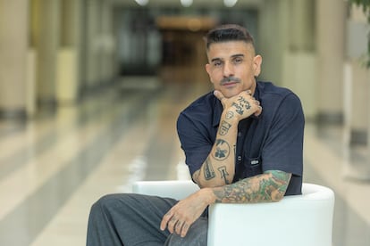 Álvaro Benito posa antes de la entrevista en el Palacio de Congresos Europa, de Victoria.