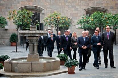 Los miembros del Consejo Asesor para la Reactivación Económica y el Crecimiento de la Generaliatat de camino de su primera reunión.