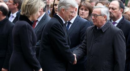 Jean-Claude Juncker saluda a los reyes de B&eacute;lgica. 