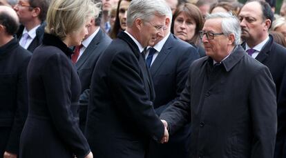 Jean-Claude Juncker saluda a los reyes de Bélgica.