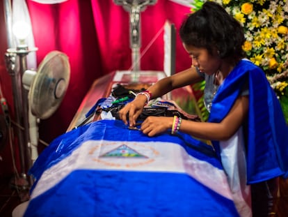 El funeral de José Vázquez López, estudiante que perdió la vida durante una protesta en la que se exigió la destitución del presidente Daniel Ortega y de Rosario Murillo, en 2018.