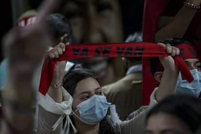 Simpatizantes de la candidata presidencial del Partido Libre (Libre) Xiomara Castro celebran al final de la jornada  de las elecciones generales en Tegucigalpa, Honduras.