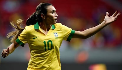 Marta Vieira, en un partido con Brasil, considerada la mejor jugadora del mundo.