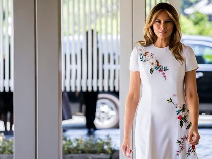 Melania Trump en Japón o el arte de hacer diplomacia internacional solo con un vestido blanco