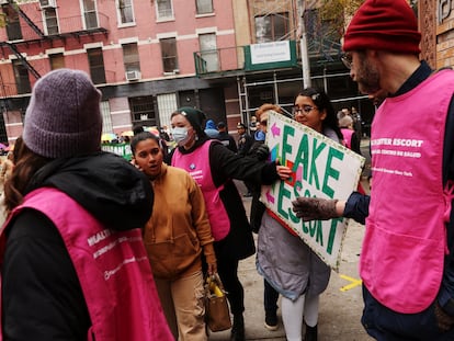 An anti-abortion activist attempts to block a woman from entering the Planned Parenthood Manhattan Health Center in New York City, U.S., December 2, 2023.